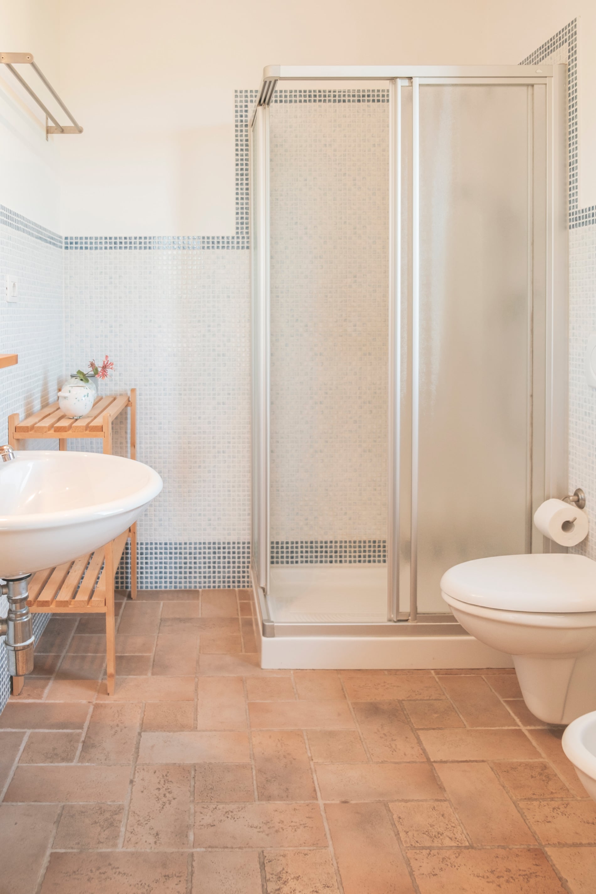 Bagno privato con doccia e lavabo