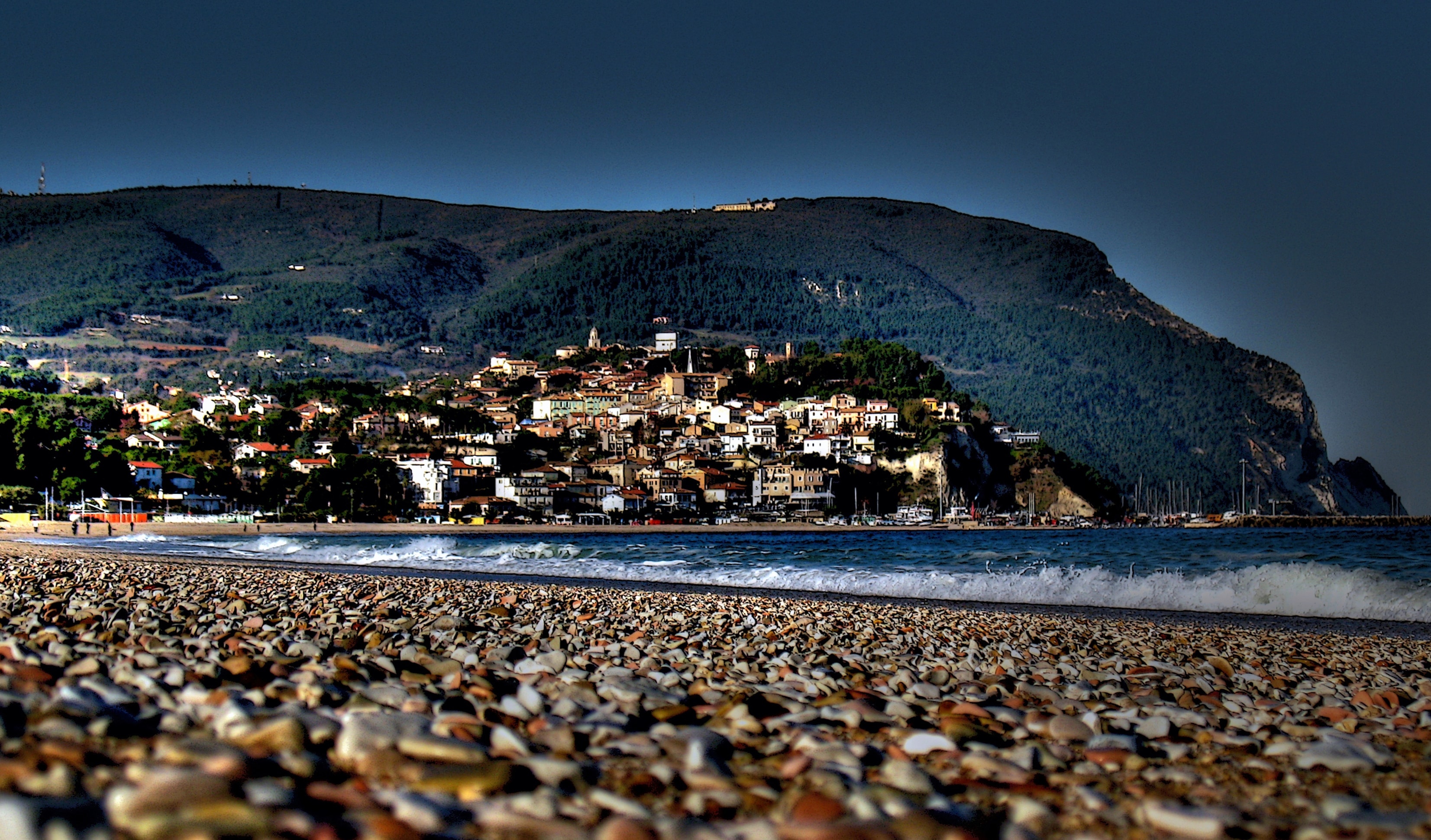 Numana e il Monte Conero visti dalla spiaggia